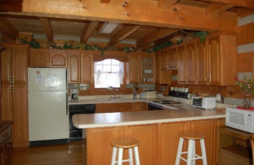 Cosby Cabin | Eagle's Nest - 2 Bedrooms, 2 Baths, Sleeps 6 Cabin by RedAwning