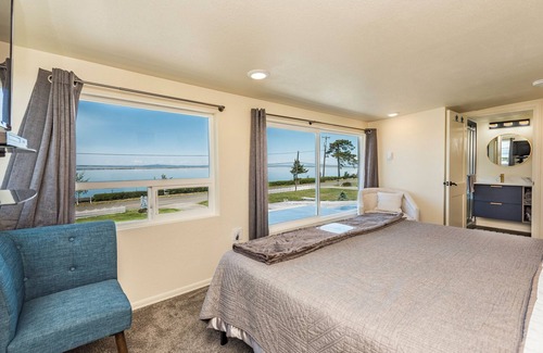 Sequim Bed & Breakfast | Eagle's Nest - 2nd floor, stairs, King Bed.