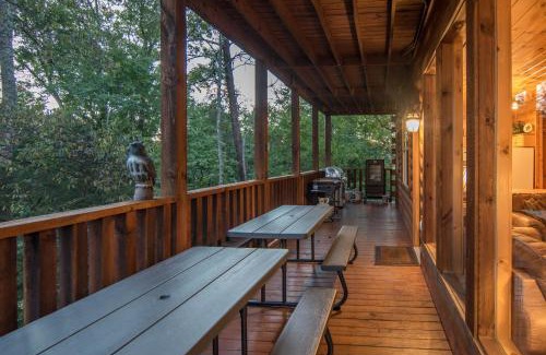 Sevierville House | Eagles Haven Lodge, 5 bed, 4 bath, great for groups, game room, hot tub, Wi-Fi, grills, easy roads