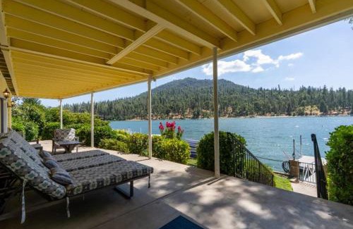 Bass Lake House | Eagles Nest at Bass Lake near Yosemite with Boat Dock