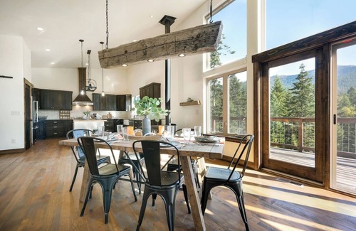 Kalispell House | Eagles Nest Escape, Hot Tub and Firepit