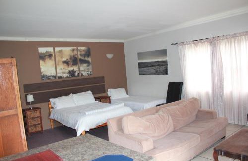Komani Hotel | Eagles Overnight