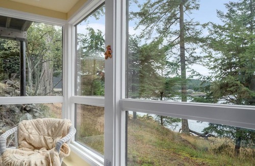 Regional District of Nanaimo House | Eagles Perch Retreat' Oceanfront home in beautiful Nanoose Bay. Relax and play!