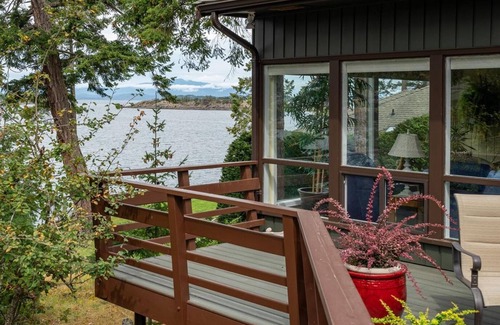 Regional District of Nanaimo House | Eagles Perch Retreat' Oceanfront home in beautiful Nanoose Bay. Relax and play!