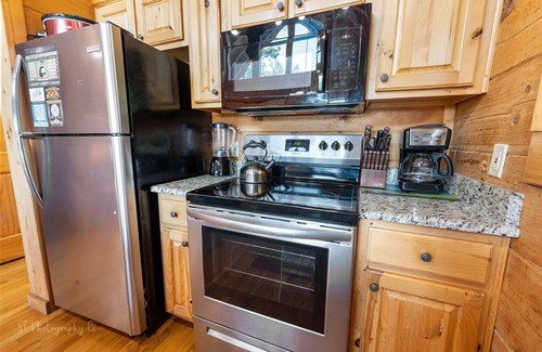 Gatlinburg - Pigeon Forge Cabin | Eagles Point 3 Bedrooms 3 Bathrooms Cabin