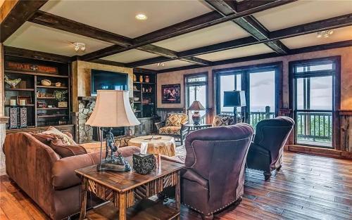 Big Canoe House | Eagles View - Gorgeous Mountain Views Luxury Interiors Telescope Library