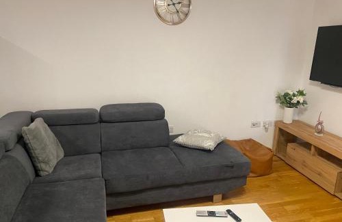 Clayton Apartment | Eaglet 2 Bedroom Luxury Home near Etihad Staduim