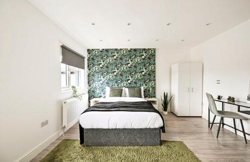 Ealing Apartment | Ealing Broadway Apartment- Near Tube Station -WIFI- Netflix