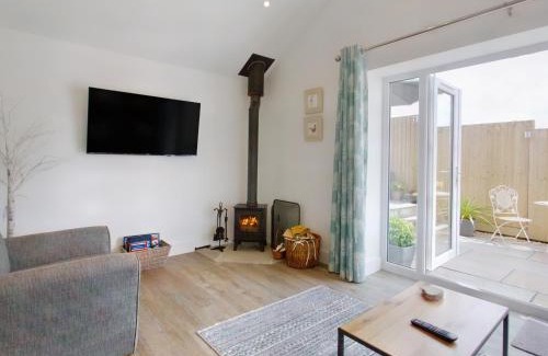 Cowling House | Eames Cottage