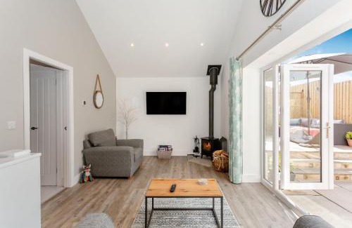 Cowling House | Eames Cottage
