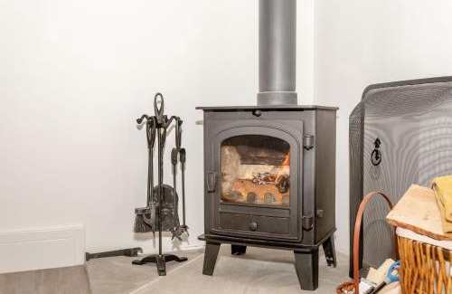 Cowling House | Eames Cottage