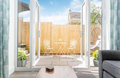 Cowling House | Eames Cottage