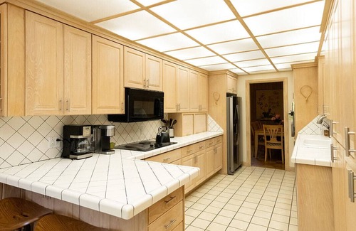 Menlo House | Early fall trip?! Stunning Midcentury modern home-sleeps 14! 24 private acres