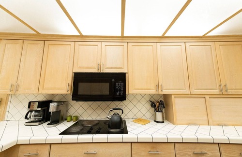 Menlo House | Early fall trip?! Stunning Midcentury modern home-sleeps 14! 24 private acres