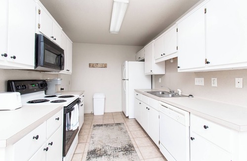 Belton House | Easily accessible 2 bedroom 2 bathroom 1 car garage duplex