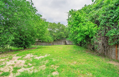 Belton House | Easily accessible 2 bedroom 2 bathroom 1 car garage duplex