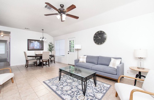 Belton House | Easily accessible 2 bedroom 2 bathroom 1 car garage duplex
