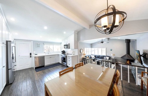 Corona del Mar House | Easily walkable to restaurants, bars, and shops!