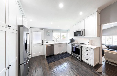Corona del Mar House | Easily walkable to restaurants, bars, and shops!