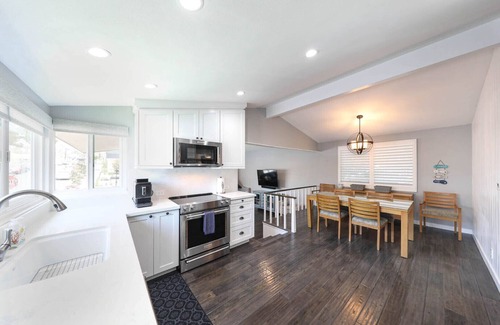 Corona del Mar House | Easily walkable to restaurants, bars, and shops!