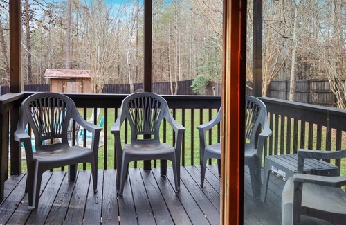 Easley Cabin | Easley Log Cabin, Pet friendly!
