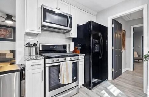 Candler-McAfee House | East ATL Retreat – Spacious Getaway (10 Guests)