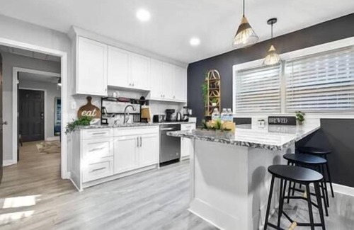 Candler-McAfee House | East ATL Retreat – Spacious Getaway (10 Guests)