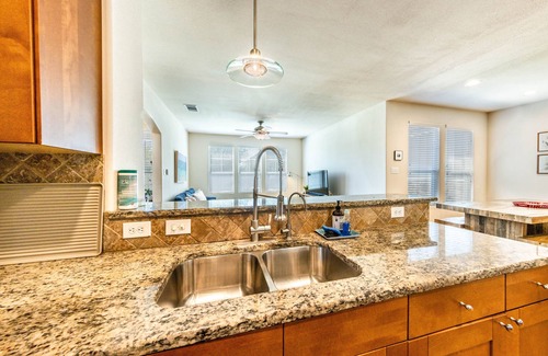 Rosewood House | East ATX Home - Parking, NEW, Sleeps 6, Near DT