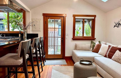 Eastside Santa Cruz Cottage | East Cliff Beach Cottage.one short block from the an expansive sandy beach