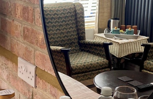 Capel-le-Ferne Apartment | East Cliff Folkestone Guest Suite with Own Entrance - Pet Friendly!