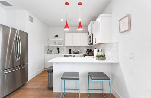 Blackshear-Prospect Hill Condo | East Downtown 3BR Condo | Free Parking | Sleeps 7
