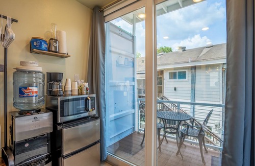Greater East End Apartment | East Downtown Micro-luxe Container Living Pod #10