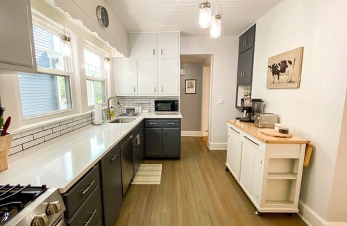 Newburgh House | East End Cottage - Charming Family Home near Train