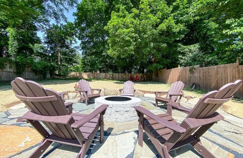 Newburgh House | East End Cottage - Charming Family Home near Train