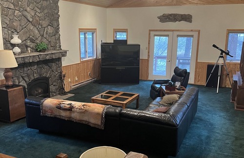 Conner House | East Fork River Ranch!! An outdoorsman’s dream!