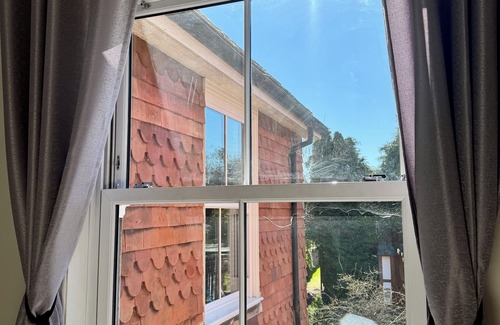 East Grinstead Apartment | East Grinstead Cosy, Spacious Self-Contained Flat