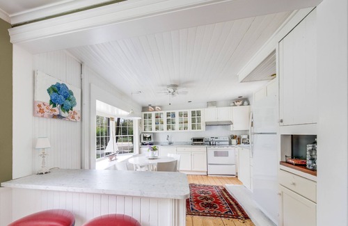 East Hampton North Cottage | East Hampton SOUTH of the HIGHWAY near Ocean & Further Lane