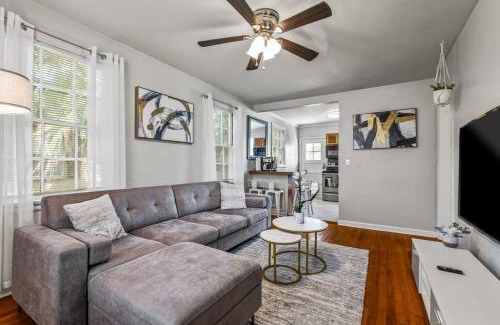 Southeast Pensacola Villa | East Hill Manor with 2 Kitchens Near Beach & Downtwn