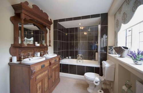 Broadway House | East House