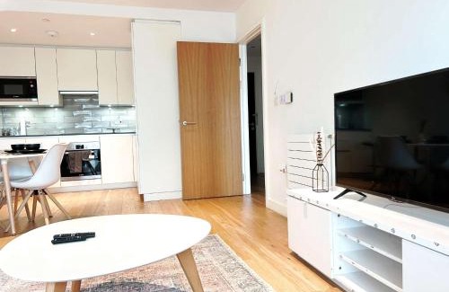 Canning Town Apartment | East London 1-Bed Apt Sleeps 2 7 mins to station