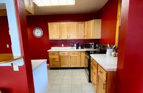Ironwood House | East Midland Manor - Close to trails and skiing!