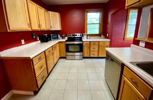 Ironwood House | East Midland Manor - Close to trails and skiing!