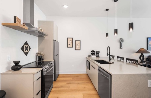 Inglewood Condo | East Nash Condo for 4 w/Public Rooftop Near DT!