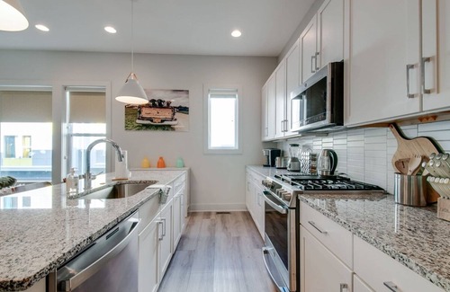 Talbot's Corner House | East Nash Lux - 13 Beds City Views