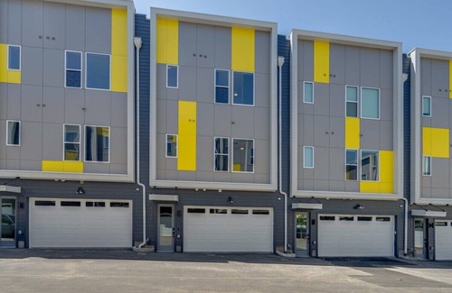 Talbot's Corner House | East Nash Oasis - 13 Beds - Going Fast