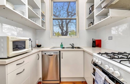 Toorak Gardens House | East Parklands Cottage A Dreamy Garden Hideaway