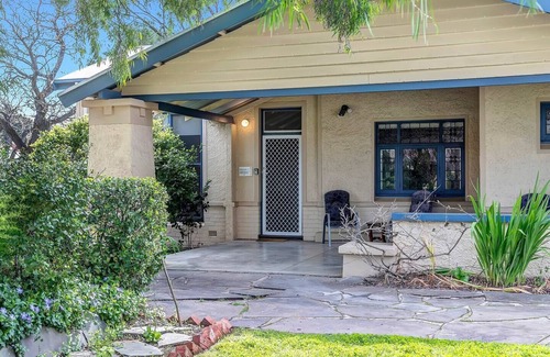 Toorak Gardens House | East Parklands Cottage A Dreamy Garden Hideaway