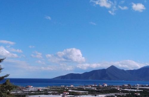 Livadi Apartment | East Red Rock and View Leonidio maisonette studio