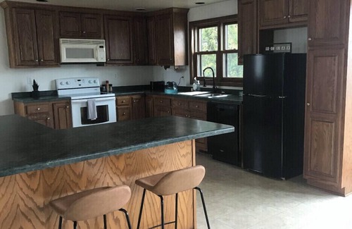 Two Rivers House | East River Retreat, WATERFRONT+ Fire Pit+Pet friendly