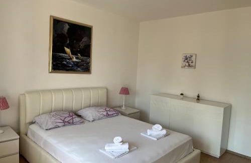 Sodici Apartment | East Side Flat